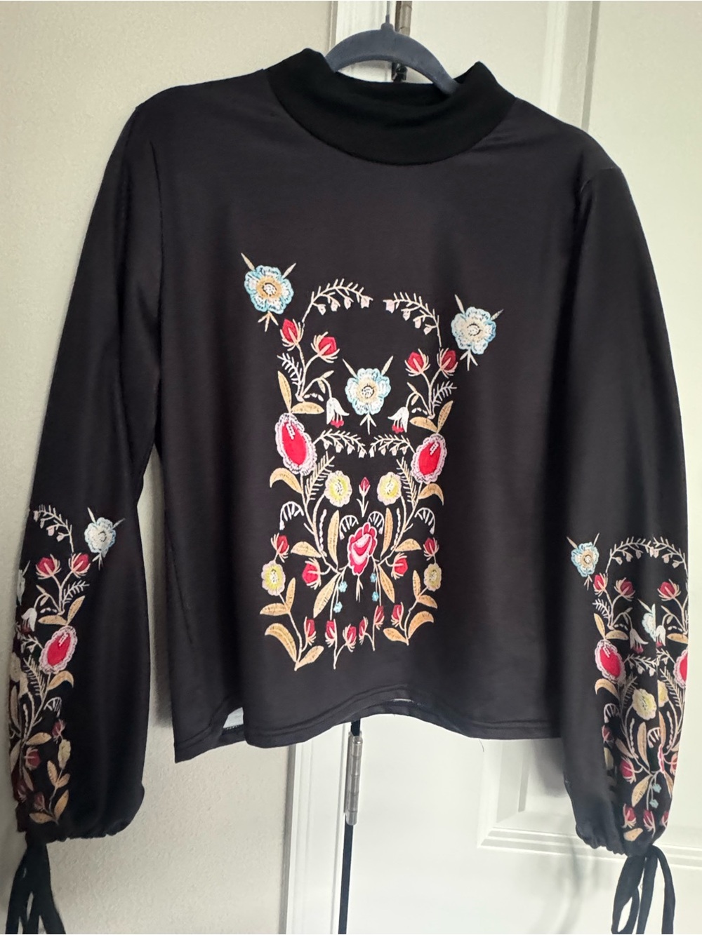 Black Floral Long-Sleeve Women's Top